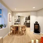 Casa de Férias King Bed Renovated And Cozy Near Bryggen *