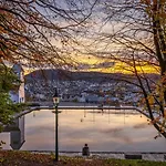 King Bed Renovated And Cozy Near Bryggen